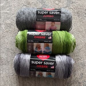 Red Heart super saver 
2-Ombré
1-gray
10oz ea
Lot of 3